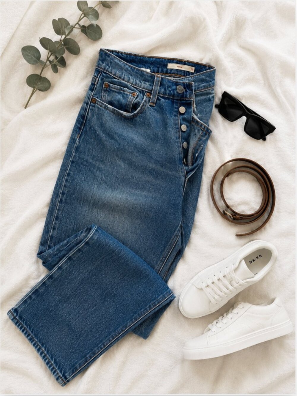 Levi’s Premium Wedgie Straight Jeans Button Fly Medium Wash Women’s 28